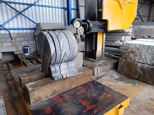 Máquina de serragem de fio de diamante de controlo CNC com alta precisão de corte e ligação de quatro eixos para corte de pedra