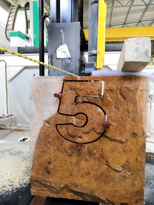 Máquina de corte da pedra da serra do fio do CNC de 5 linhas centrais para dar forma à laje do mármore do granito