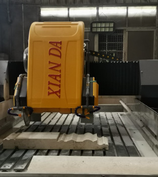 Máquina de corte de pedra linear 15kw do perfil de 3 linhas centrais
