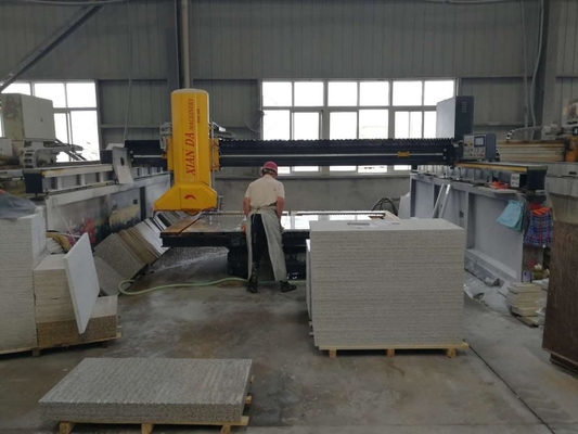 Máquina de corte de serras de ponte automática de movimento de mesa para industrial