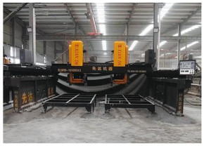 Máquina de corte e fresagem linear de tipo ponte de duas vigas