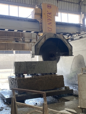 Máquina de corte de pontes CNC de potência com movimento automático da mesa