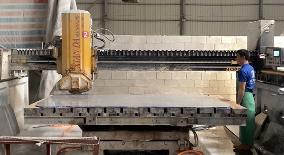Máquina automática de corte de pontes com sistema de segurança de alimentação AC e diâmetro da lâmina 2200-2800mm