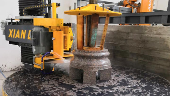 Máquina de perfis de colunas metálicas de precisão com 12,5 kW de potência / velocidade Nível de ruído baixo