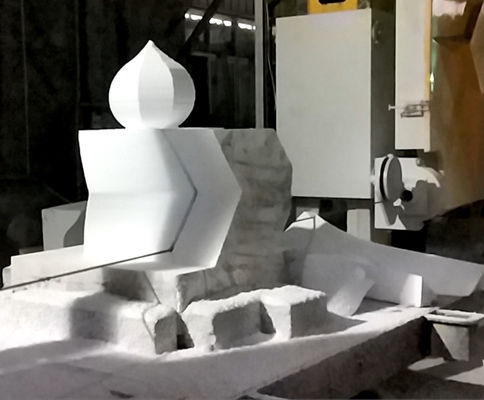 Máquina de serrar fios de diamante CNC de 5 eixos com mesa de trabalho giratória de 360° para formas 3D