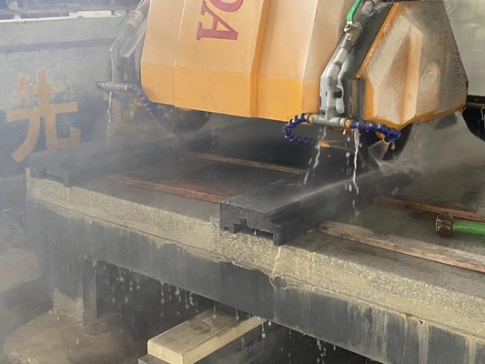 Máquina automática de corte e fresagem linear CNC de 3 eixos
