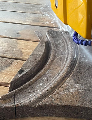 Máquina de corte de pontes CNC de 5 eixos com multifunção para formas 3D