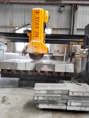 Máquina de corte de blocos médios de quatro colunas