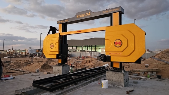 Máquina CNC de 4 eixos de motor principal de 11 kW com certificação CE para usinagem rápida e precisa