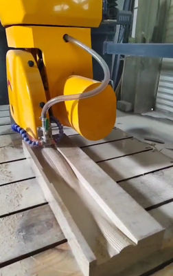 Máquina de corte de serra de ponte de 5 eixos com movimento automático da mesa Alimentação AC e 15kw de potência principal