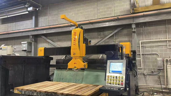 Máquina de corte de ponte de pedra de 5 eixos poderosa para linhas de forma arbitrária