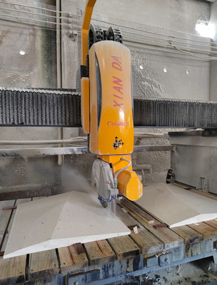 Xianda Marca Sistema italiano 5 eixo CNC ponte viu automático de mármore granito quartzo laje fresagem Máquinas de cozinha lavatório balcão fabricação de pedra máquina de corte preço fábrica