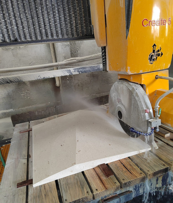 Xianda Marca Sistema italiano 5 eixo CNC ponte viu automático de mármore granito quartzo laje fresagem Máquinas de cozinha lavatório balcão fabricação de pedra máquina de corte preço fábrica