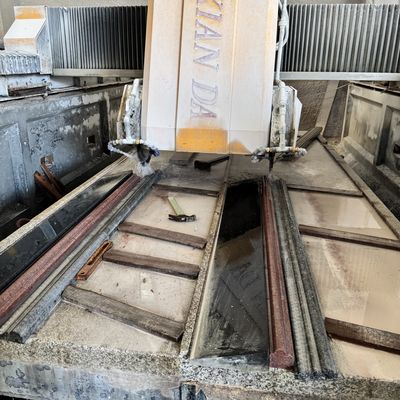 Máquina de corte de perfis de pedra de fácil manutenção com diâmetro de lâmina 400-700 mm