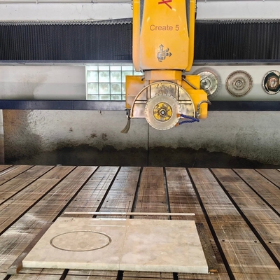 Criar uma máquina de corte de serra de ponte 450/600 com características de controlo e segurança CNC