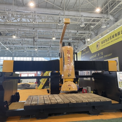 Criar uma máquina de corte de serra de ponte 450/600 com características de controlo e segurança CNC