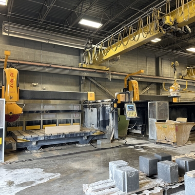 Máquina automática de corte de serra de ponte com potência de 18,5 kW e peso bruto de 8000 kg