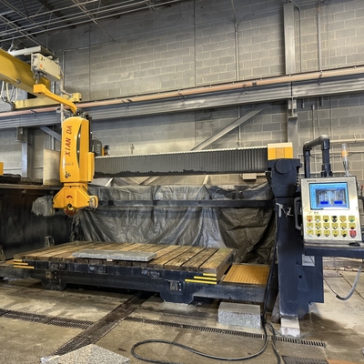 Máquina automática de corte de serra de ponte com potência de 18,5 kW e peso bruto de 8000 kg