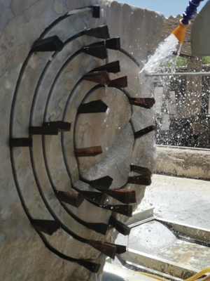 Máquina de corte de pedra de precisão para formas especiais e desenhos curvos de 4 eixos CNC