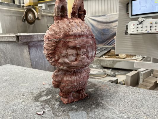 Máquina de corte de serra de ponte CNC de 5 eixos com controle simultâneo de 5 eixos 20 kW BT40 Design de fuso e mesa híbrida