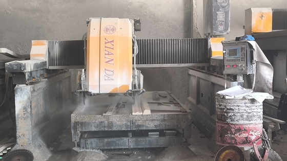 Máquina de corte e fresagem linear de tipo ponte de duas vigas
