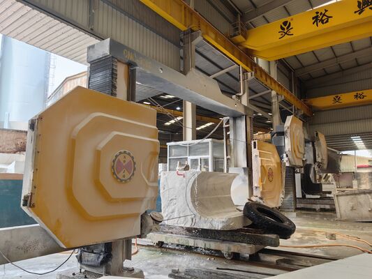 Máquina de Serra de Fio Diamantado CNC de 4 Eixos com Mesa Rotativa Servo de 360°