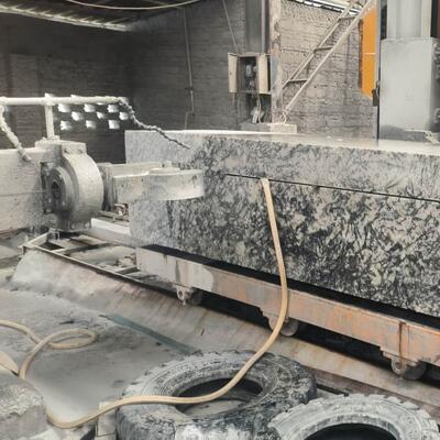 Máquina de Serra de Fio de Diamante CNC Xianda com Motor a Combustão Certificada CE 380V/50Hz 11KW 6000kg para Corte de Pedra