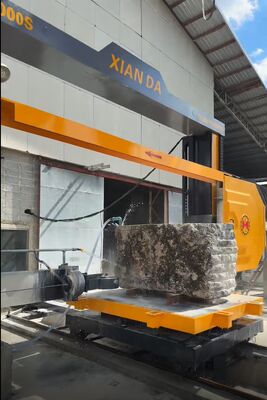 Máquina de Corte de Fio Diamantado CNC de 4 Eixos com Mesa Giratória Servo de 360°, Guias de Deslizamento de 16 Superfícies e Levantamento de 28 Rodas de Rolamento para Corte de Pedra de Precisão