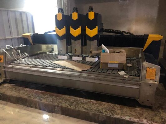 Máquina de escultura em pedra CNC com precisão de 0,02 mm, velocidade do ar de 15 m/min e alimentação elétrica para pedra de pavimentação tátil