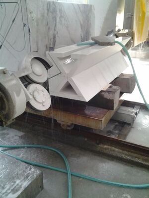 Máquina automática de fio diamantado CNC com motor principal de 15 Kw para corte de pedra de 20-40 m/h