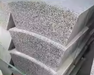 Máquina vertical CNC de serragem de fio de diamante com rotação de 360° para corte de curvas de mármore de granito.