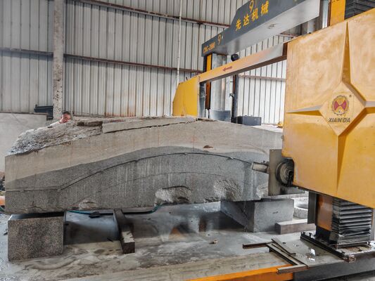 Máquina de serra de arame CNC móvel com quatro rodas volantes para corte de blocos de pedra grandes 3500 × 3500 × 2200 mm