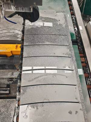 Máquina automática de serra de arame de diamante CNC vertical para processamento de granito e mármore