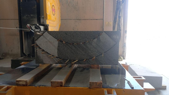Xianda 4-Axis CNC Diamond Wire Saw Machine with 360° Servo-Rotary Table and 20-Ton Load Capacity for Stone Cutting