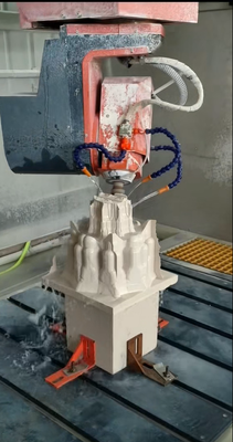 Máquina de gravura CNC de pedra de 5 eixos com fuso pesado de 7,5 kW e mesa de processamento de 3000 × 1300 mm para escultura 3D omnidirecional