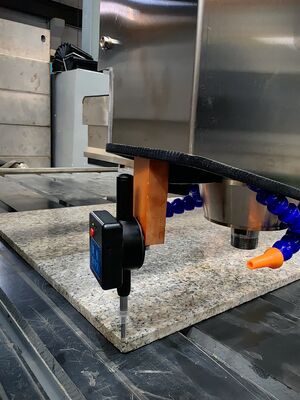 Máquina de escultura de pedra CNC elétrica com precisão de 0,02 mm e velocidade do ar de 15 m / min para pedra de pavimentação tátil