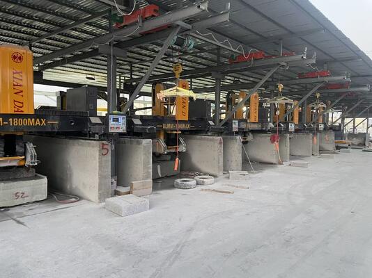 Máquina de corte e fresagem linear de tipo ponte CNC com sistema CNC de 3 eixos para comprimento de processamento máximo de 3500 mm e certificação CE ISO9001