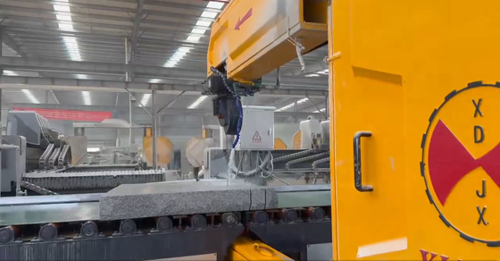 Máquina de Corte a Fio Diamantado CNC Vertical com Rotação Completa do Eixo A de 0-360°, Motor Principal de Ímã Permanente e Alta Velocidade de Fio Ajustável de 20-40m/s