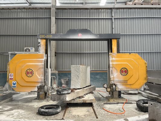 Discovery‑4 Serra de Fio Diamantado CNC de 4 Eixos, Motor de Ímã Permanente de 15KW, Mesa de Trabalho Rotativa Servo para Corte de Placas Curvas de Pedra, Colunas e Lápides