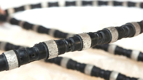 Grânulos aglomerados 11.5mm Quarrying de mármore de Diamond Wire Saw Stone Cutting