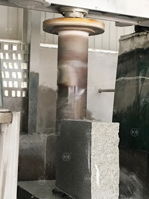 Máquina de corte da pedra do pórtico de quatro cilindros para lajes do granito da laje da coluna