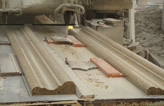 Máquina de corte linear da linha central do CNC 3 para processar trilhos quadrados